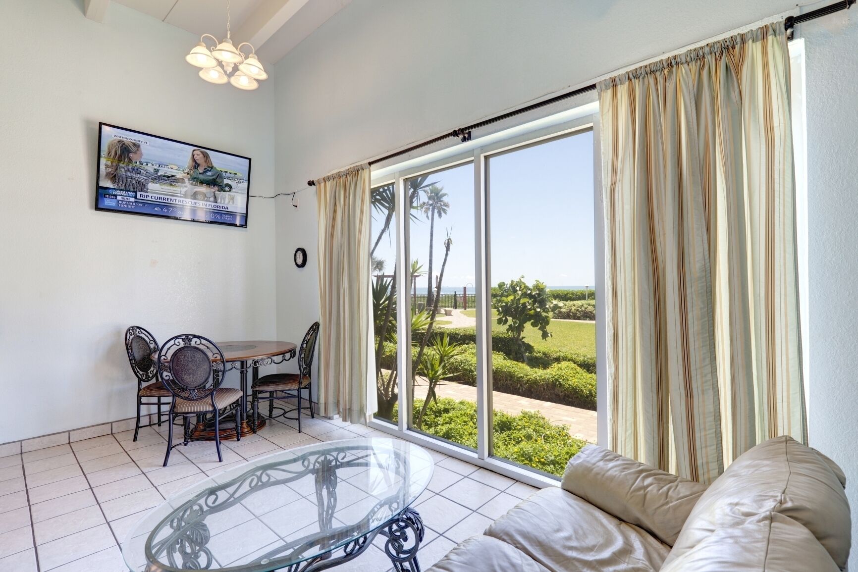 Aquarius 107 - Thrifty groundfloor digs;Beachside pool;Great area