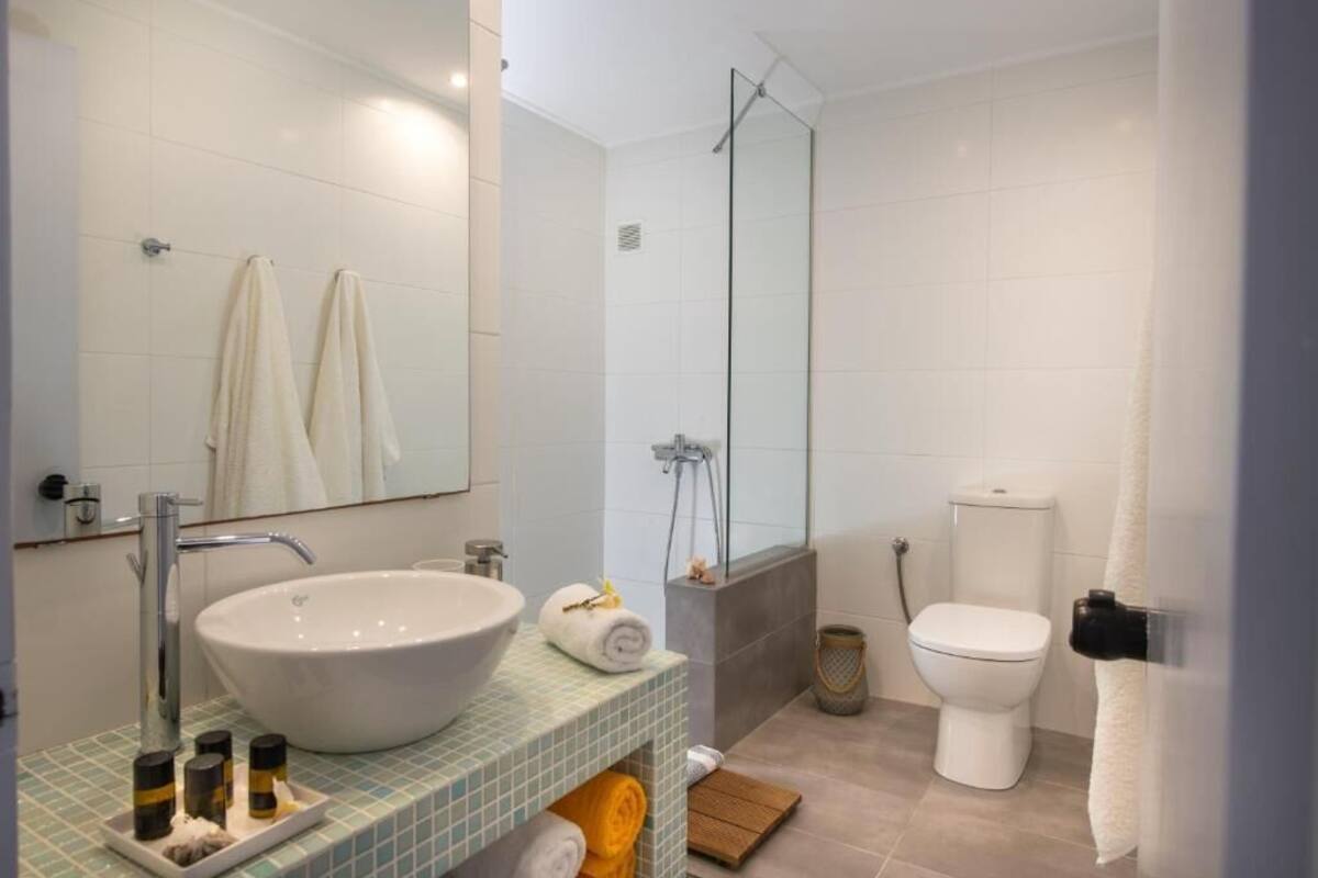 Shower, free toiletries, hair dryer, slippers