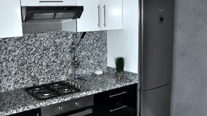 Apartment | Private kitchen | Fridge, microwave, oven, stovetop - Mershan (Tangier)