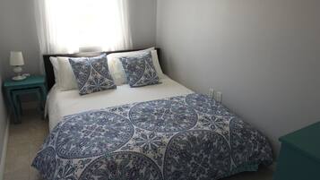 3 chambres, fer et planche à repasser, lit de bébé portatif