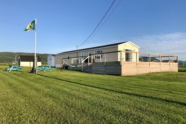 Over 1,000sq.ft of deck space to accommodate any size group.