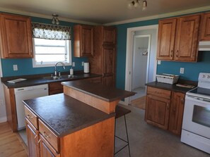 Fridge, microwave, oven, stovetop - Seaside Nest on Private Waterfront (Chéticamp)