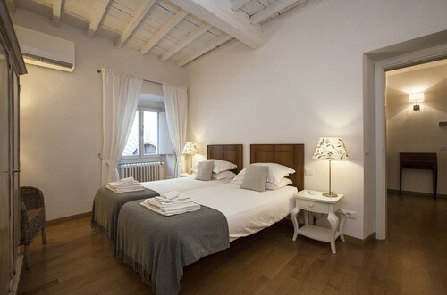 Francesca - Romantic apt near Piazza della Signoria