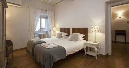 Francesca - Romantic apt near Piazza della Signoria