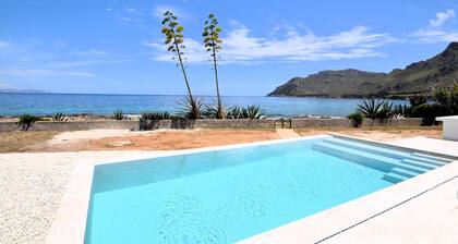 Villa XOROI- Dream front line Villa in Betlem (Mallorca) with pool and direct access to the sea. - Free Wifi