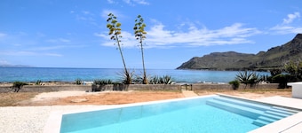 Villa XOROI- Dream front line Villa in Betlem (Mallorca) with pool and direct access to the sea. - Free Wifi