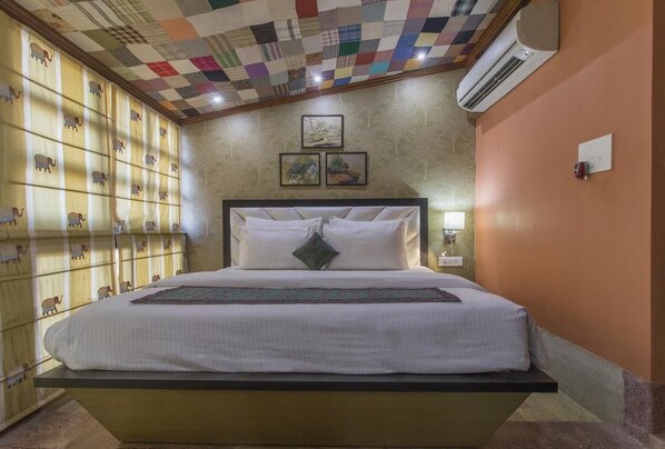 Minibar, in-room safe, desk, rollaway beds