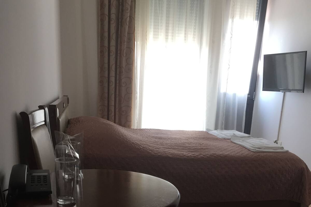 Quarto casal | Escrivaninha, quartos à prova de som, Wi-Fi de cortesia