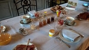 Colazione all'inglese inclusa, servita tutte le mattine 