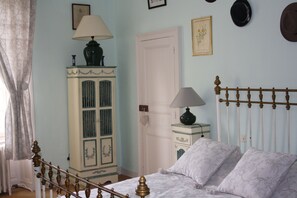 Doppelzimmer (Sophie) | Hochwertige Bettwaren, individuell dekoriert, individuell eingerichtet