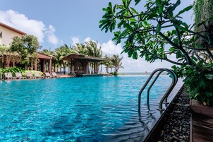 Outdoor pool, open 7:00 AM to 7:00 PM, pool umbrellas, sun loungers