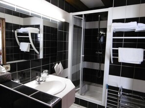 Classic-Studio, mit Bad (Chambre 4) | Dusche im Bad