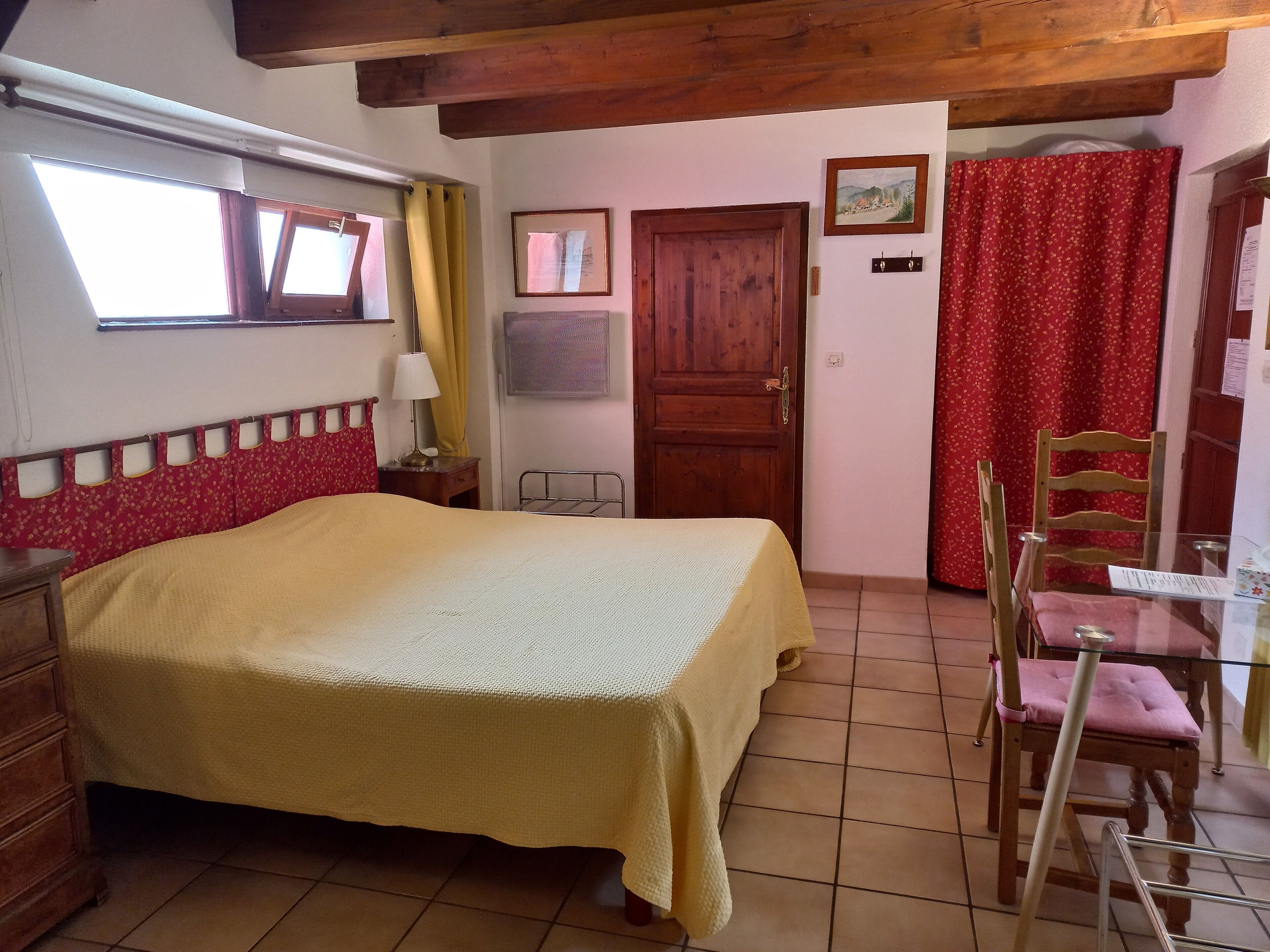 Studio phong cách cổ điển, có phòng tắm riêng (Chambre 4) | Bàn, truy cập Internet không dây miễn phí, bộ trải giường 