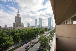 Apartamento premium, 1 cama Queen e sofá-cama, vista para a cidade | Sacada