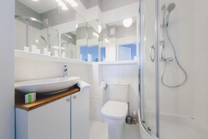 Premium Apartment, 1 Queen Bed with Sofa bed, City View | Bathroom | Shower, free toiletries, hair dryer, towels - ShortStayPoland Świętokrzyska - B38 (Warsaw)