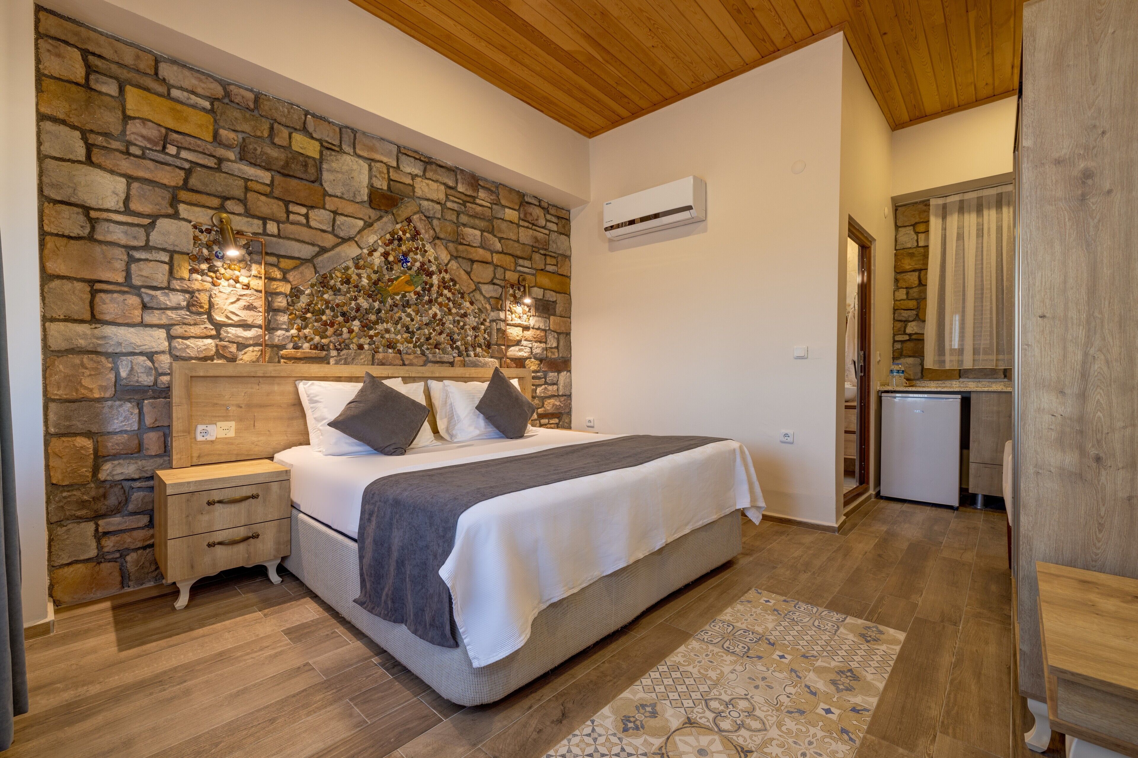 standard room | blackout curtains, soundproofing, bed sheets