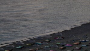 Beach shuttle, sun loungers, beach umbrellas - Laz Koyu Konukevi (Gökçeada)