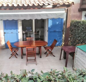 Outdoor dining - Homerez - House in Le Barcarès, beaches (Le Barcarès)