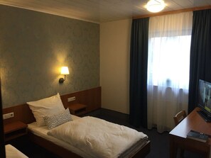 Frigobar, escrivaninha, quartos à prova de som, Wi-Fi de cortesia