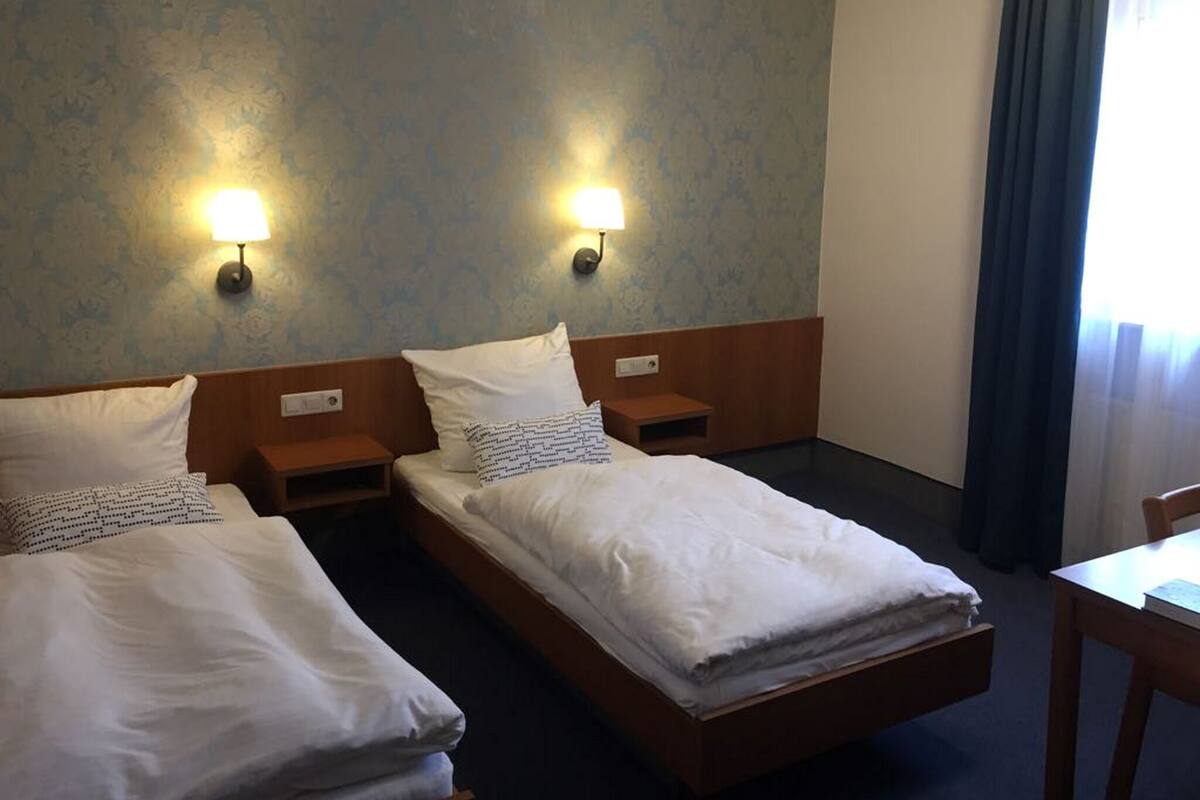 Standard Double Room | Minibar, desk, soundproofing, WiFi (free)