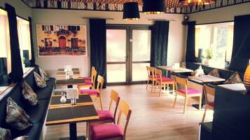 Se ofrece un desayuno continental (5.00 EUR por persona)