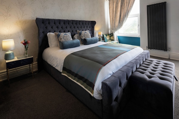 Quarto família, banheiro privativo | Roupas de cama premium, individualmente decorados