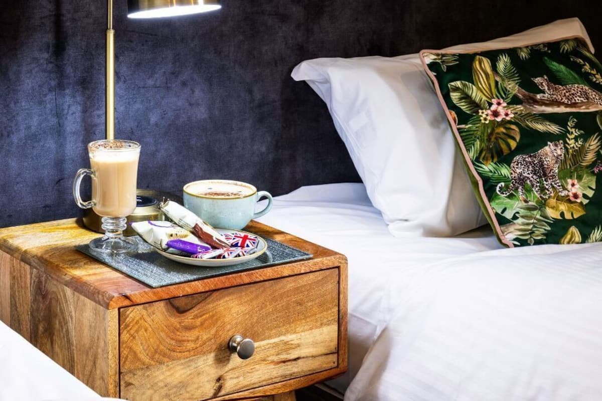 standard twin room, ensuite bath | premium bedding, individually decorated, individually furnished, desk