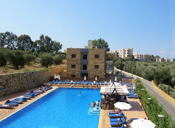 Seasonal outdoor pool