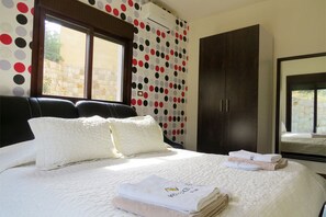 1 bedroom, Frette Italian sheets, premium bedding, Select Comfort beds