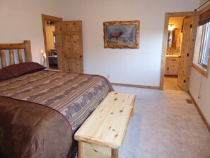 5 bedrooms, desk, iron/ironing board, travel cot