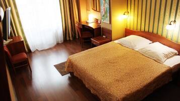 In-room safe, desk, iron/ironing board, free WiFi