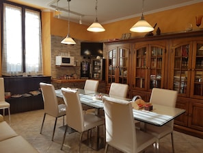 Free daily local cuisine breakfast - B&B Le Palme (Bulgarograsso)
