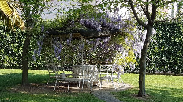 Gazebo - B&B Le Palme (Bulgarograsso)