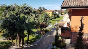 View from room - B&B Le Palme (Bulgarograsso)