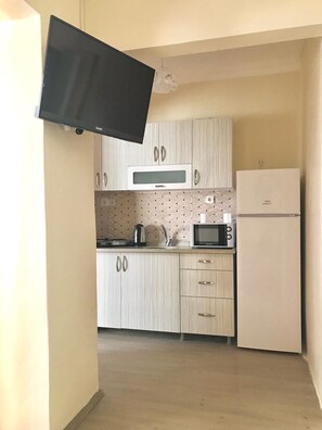 Family Condo, Kitchen | Private kitchen | Fridge, electric kettle - Ayroom (Istanbul)