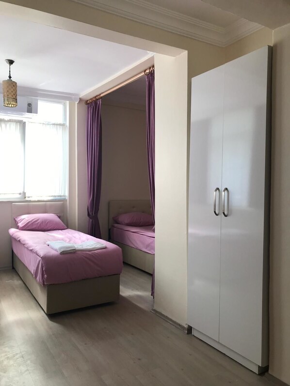 Family Condo, Kitchen | In-room safe, free WiFi, bed sheets - Ayroom (Istanbul)