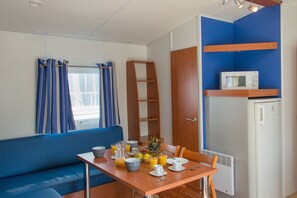 Comfort Mobile Home | Living area - Camping Le Sous Bois (Saint-Maurice-d'Ibie)