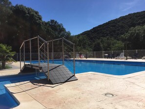 2 albercas al aire libre