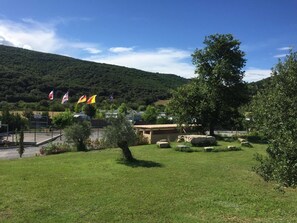 Garden - Camping Le Sous Bois (Saint-Maurice-d'Ibie)