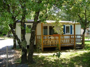 Basic Mobile Home, 2 Bedrooms | Terrace/patio - Camping Le Sous Bois (Saint-Maurice-d'Ibie)