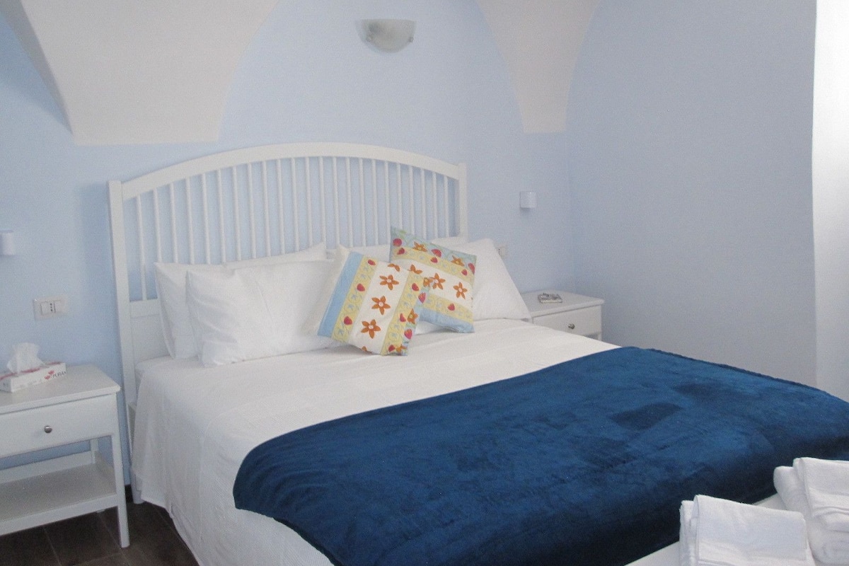 Double Room (1 Floor) | Desk, blackout curtains, soundproofing, iron/ironing board