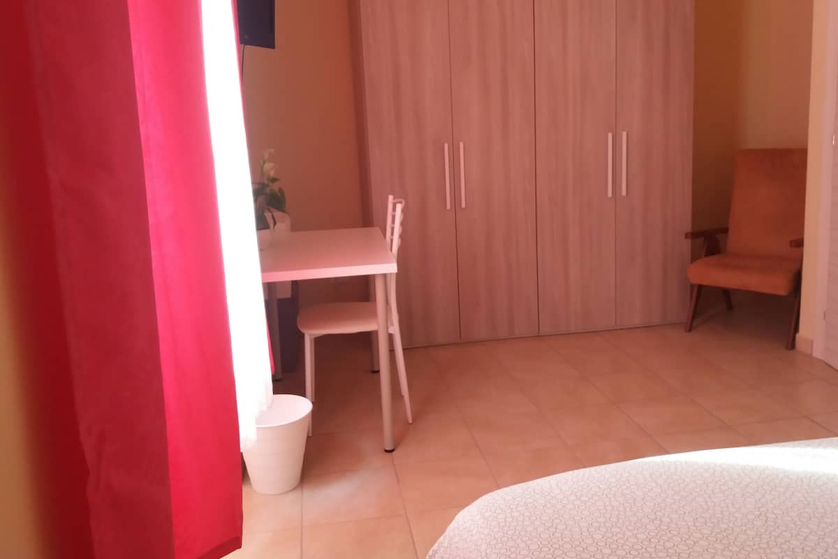 In-room safe, individually decorated, individually furnished, desk