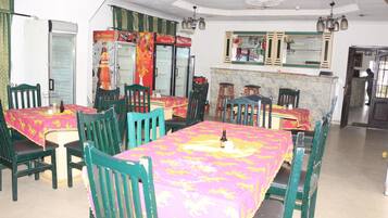 Breakfast, lunch and dinner served