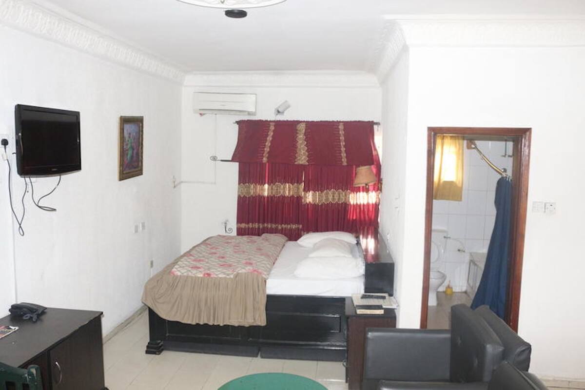 Desk, bed sheets