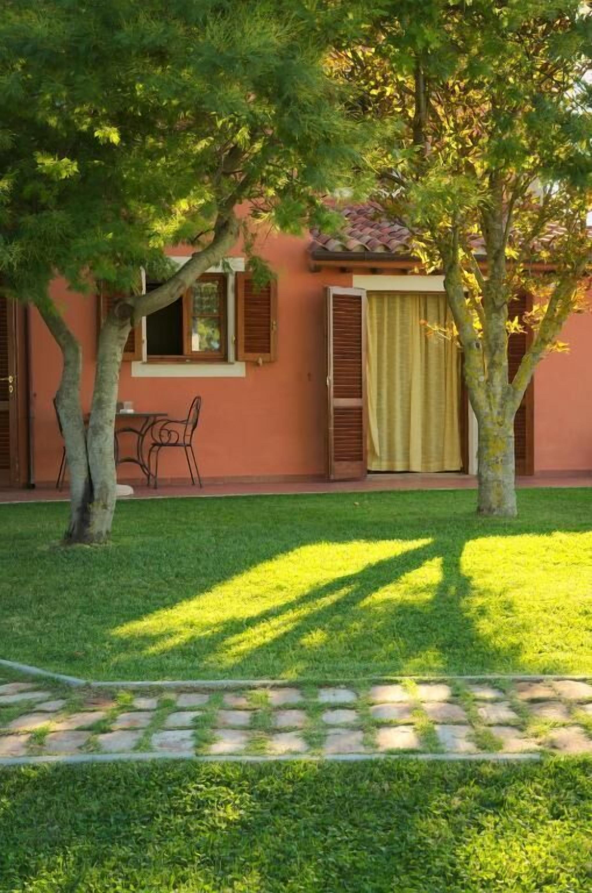 المنطقة المحيطة بالمنشأة