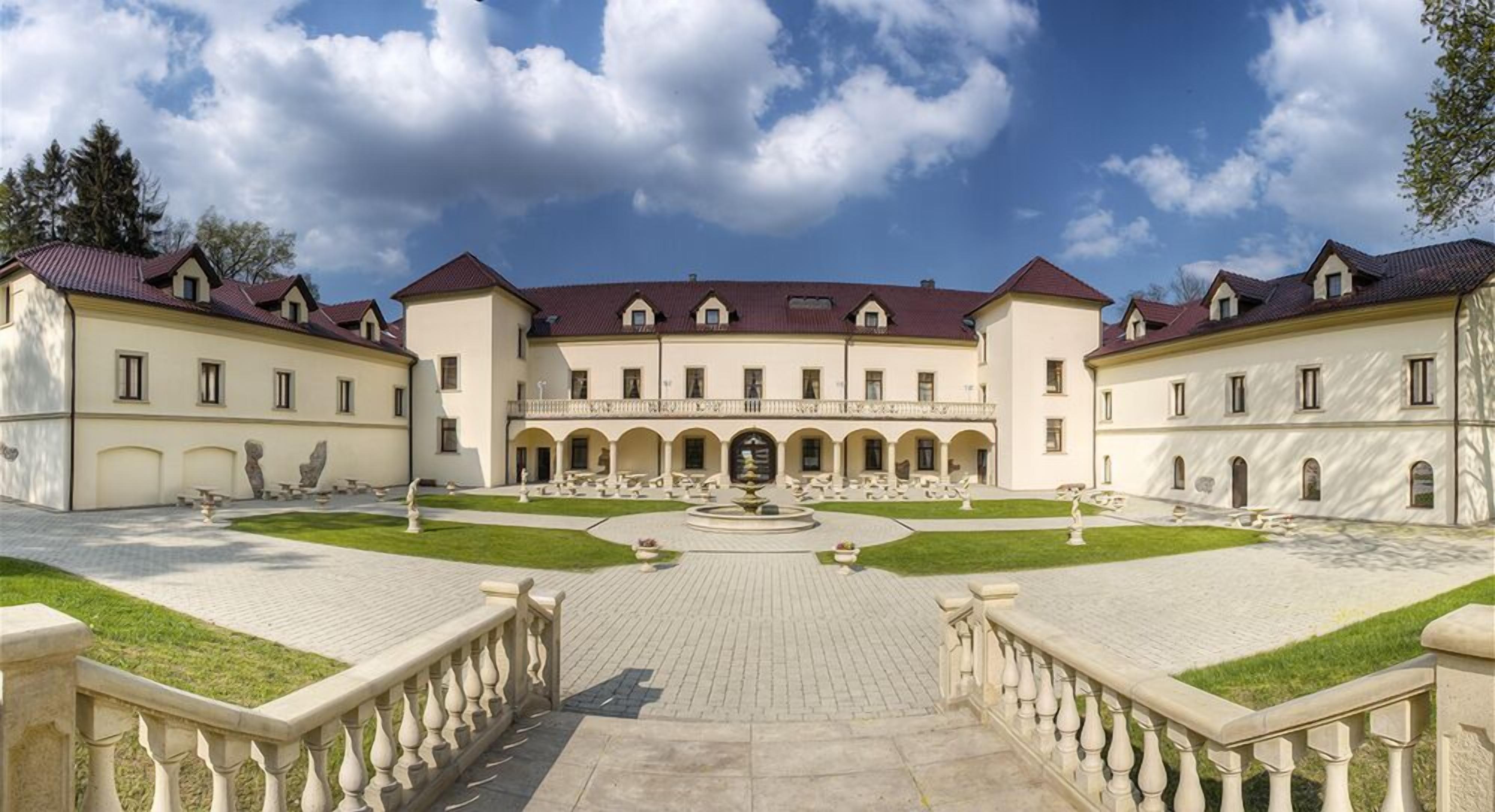 outdoor banquet area