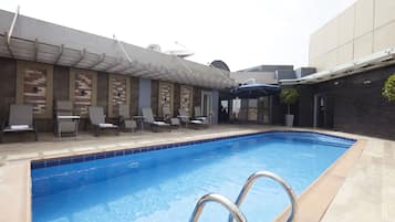 Kolam renang outdoor