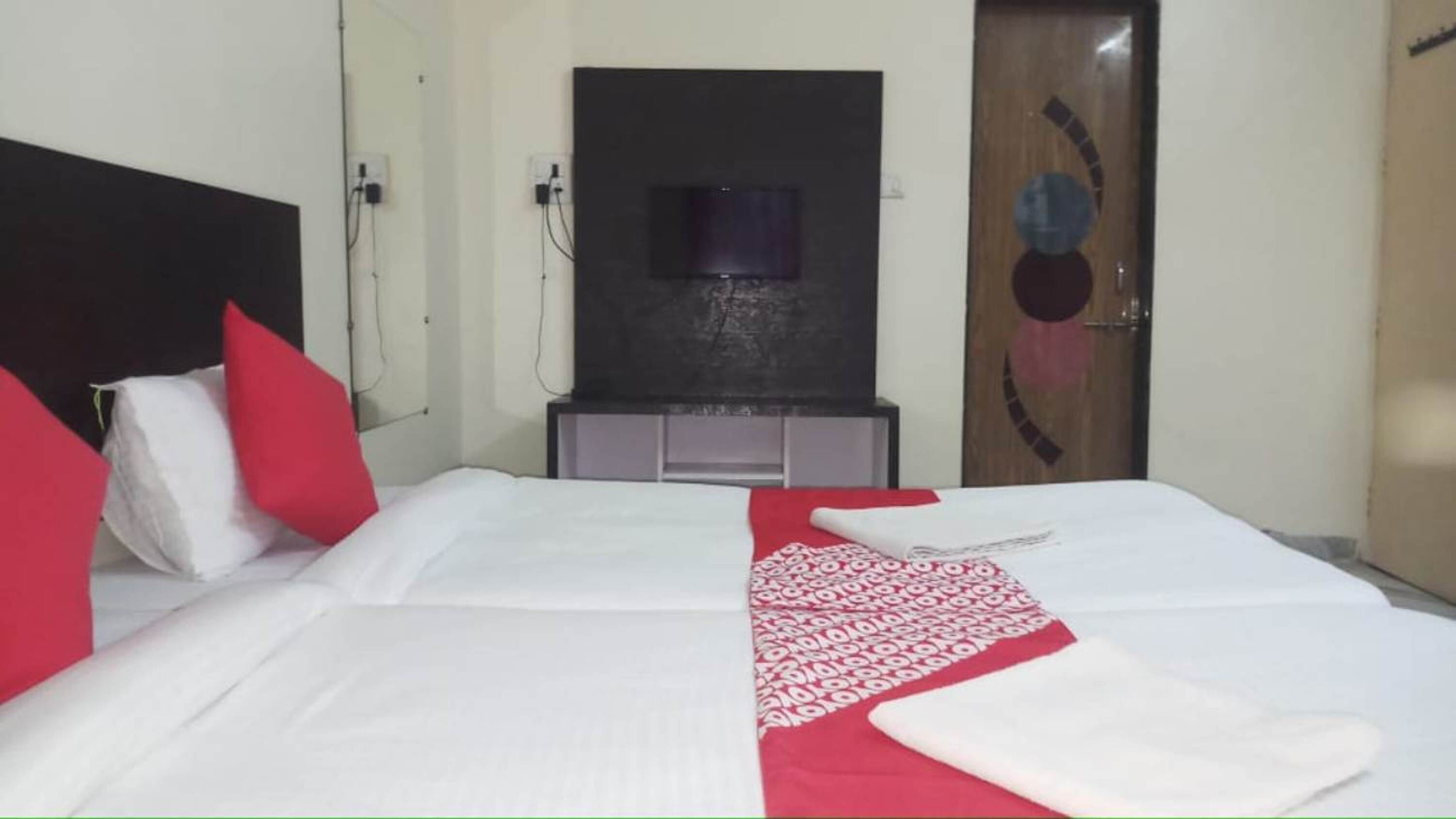 1 bedroom, desk, soundproofing, free WiFi
