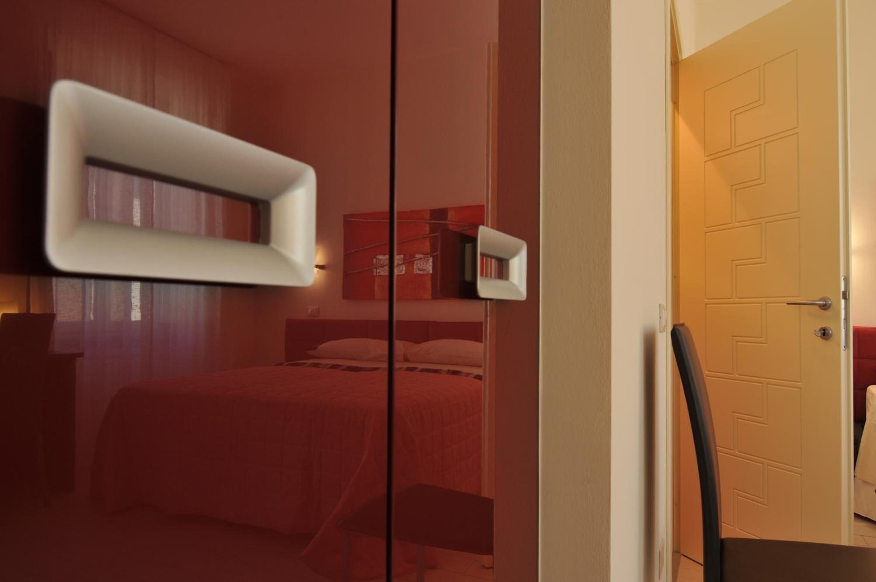 Minibar, desk, soundproofing, free WiFi