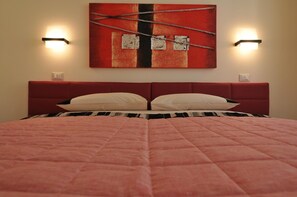 Minibar, skrivebord, lydisolert og wi-fi (inkludert)